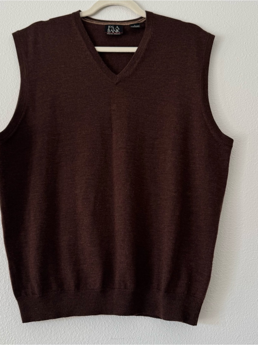 Jos A Bank 100% Merino Wool Dark Brown V-Neck Sweater Vest  Sz Large